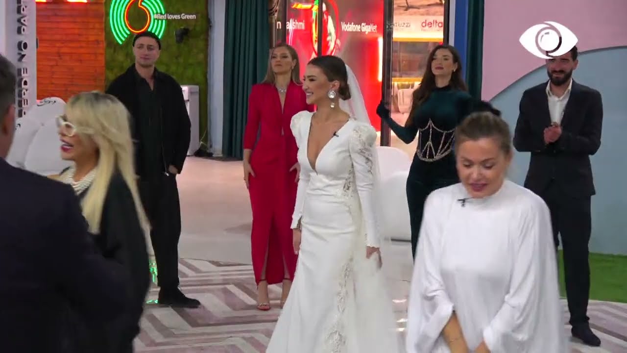 Dasma e Luizit dhe Kiarës, Altin Shira ndez atmosferën