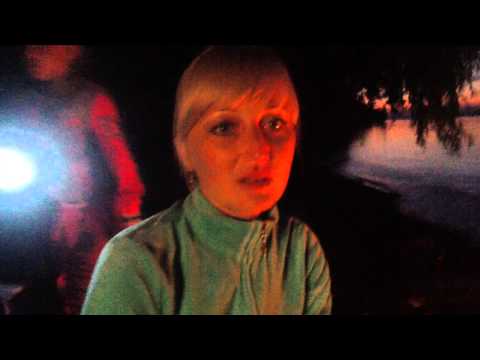 У костра семья Хомутовых на побережье водохранилища