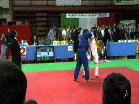 italiajudo.com_Camp Ita Assoluti 2011 - Daniele Mangiapia vs Ignazio Capezzuto - 3° posto +100kg