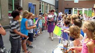 preview picture of video 'Afscheid juf Doolaard van school de Bijenkorf te Gouda'
