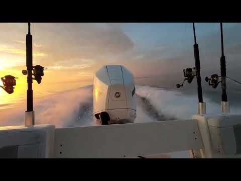 Mako 214CC with a Mercury 200 4 stroke - ripp'n home at the end of a great day!