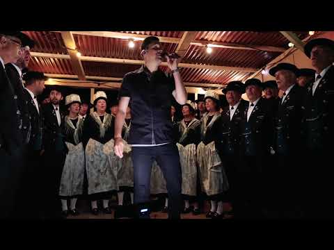 Urchig 2 - Auftritt JK Bachji Lalden mit Michael Lukas - Heiterefahne