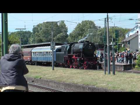 Paralellausfahrt von 50 3552 und 23 042 in Frankfurt-Höchst
