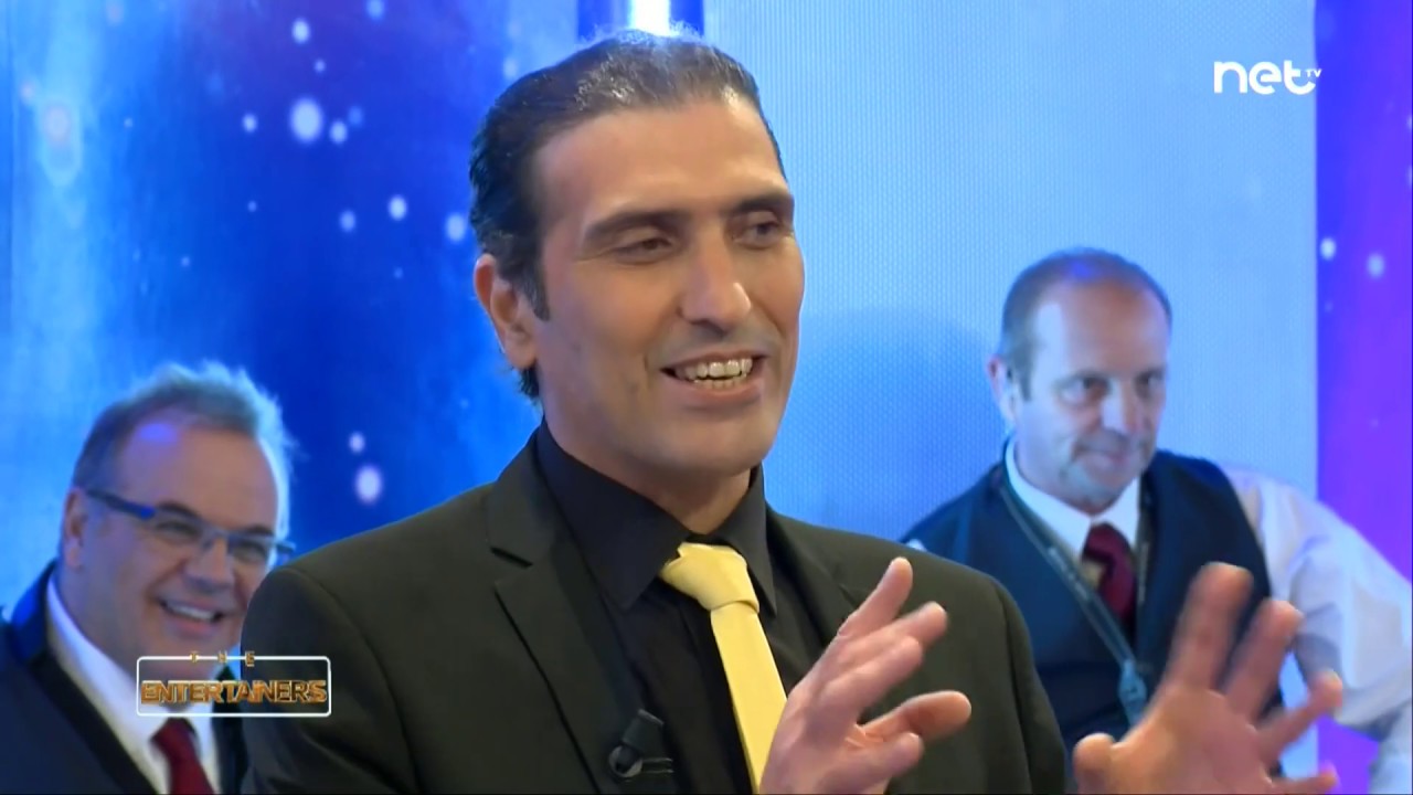 Magician Brian Role on The Entertainers - Magic With Time