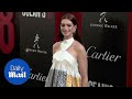 Anne Hathaway In An Elegant Gown For Ocean S Eight Premiere