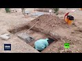 التلفزيون الإيراني ينشر فيديو لدفن ضحايا كورونا بعد أنباء عن مقابر جماعية mp3