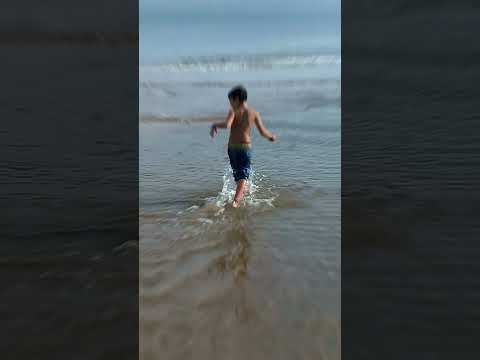 CATALINA Y RAMI EN PLAYA DE PUNTA BALLENA #autosde3continentes #uruguay #maldonado #solanas #mar