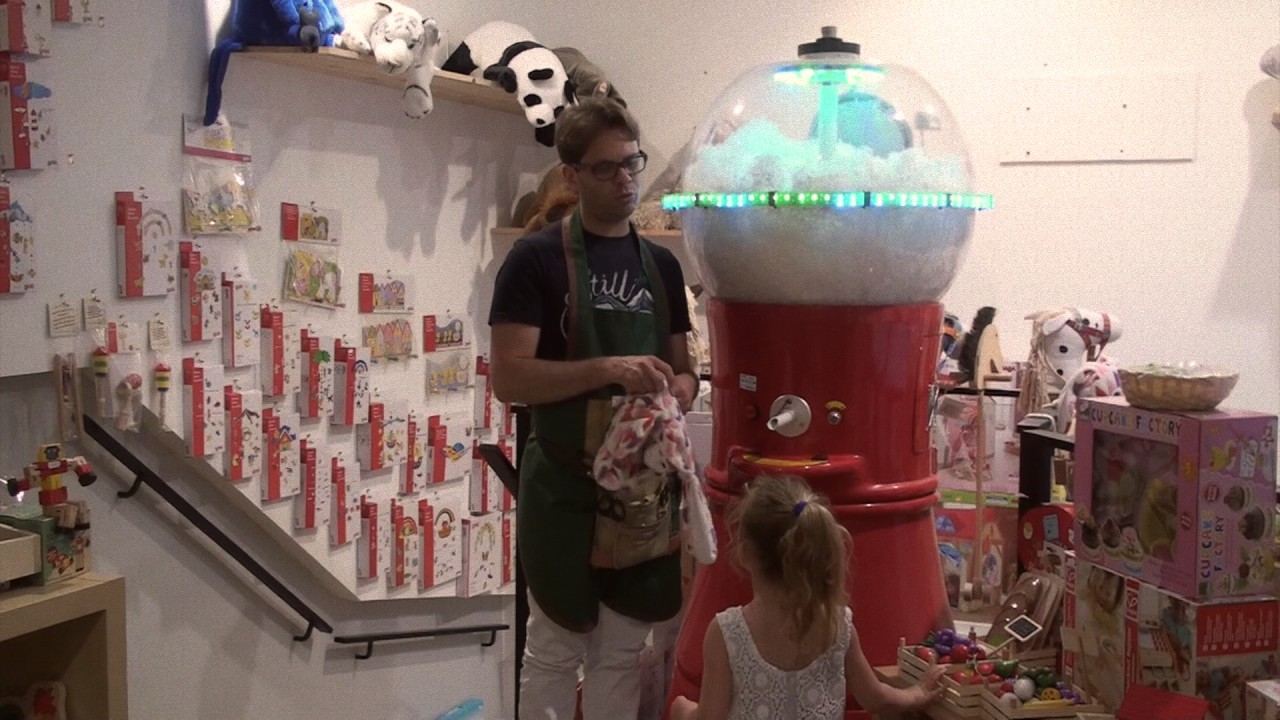 L'Atelier de la Peluche est un concept unique en France qui permet à tout le monde (petits et grands) de créer leur propre peluche, personnalisée et à,