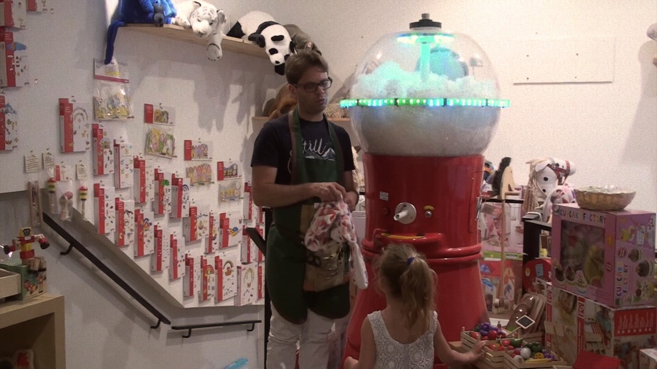 L'Atelier de la Peluche est un concept unique en France qui permet à tout le monde (petits et grands) de créer leur propre peluche, personnalisée et à