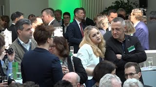 TV-reportasje: Nyttårsmottakelse av AOK Sachsen-Anhalt i kundesenteret i Halle med speaker Petra Grimm-Benne
