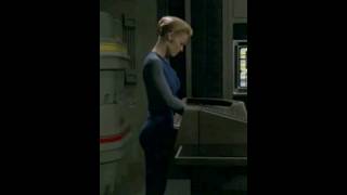 Actress Jeri Ryan looking good in pants