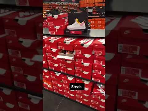 Nike Outlet - Woodbury Commons, NY