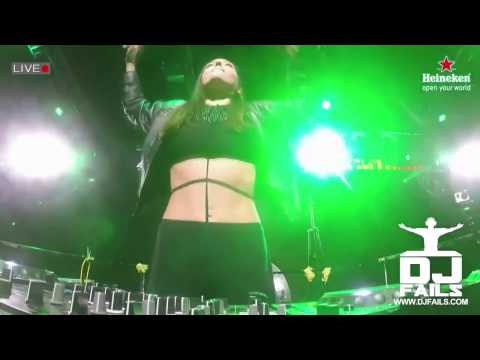 DJ Mari Ferrari loses her brests