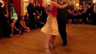 Dante Sanchez y Angelica Avalos en La Bruja - Amsterdam