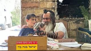 הרב שלום סבגלכל יהודי בעולם יש תקווה – ח׳ בניסן ה׳תשפ״ד – דן בן יעקב  (הערוץ של הרב שלום סבג) - התמונה מוצגת ישירות מתוך אתר האינטרנט יוטיוב. זכויות היוצרים בתמונה שייכות ליוצרה. קישור קרדיט למקור התוכן נמצא בתוך דף הסרטון