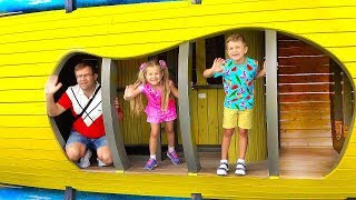 Download lagu Diana and Roma play with Dad at the playground in Dubai Creek Harbour mp3