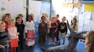 preview picture of video 'Fête de l'école maternelle des Remparts de Verberie - 15 juin 2013'