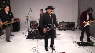 Sam Llanas performs 'Dangerous Love'