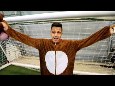 Alexis Sanchez y su saludo de navidad en ingles vestido de reno