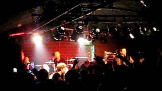 Raised Fist - message beneath contempt - live Trier Exhaus