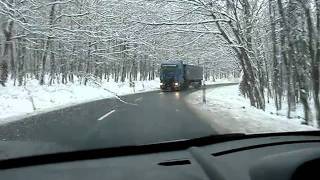 preview picture of video 'Winter driving: truck corner cutting and a deer @ the end :)'