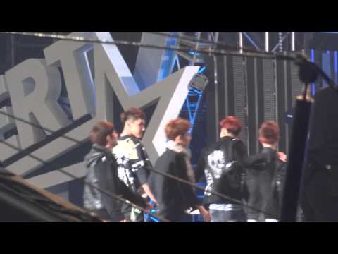 130511 Dream Concert - EXO bowing in the end