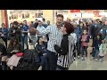 Festa Della Mamma Sulle Note Dei Queen Il Flash Mob Al Centro Commerciale