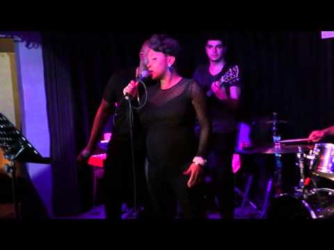 Elodie Ji feat Two Steps à l'Etage - Blurred Lines Cover