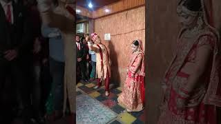 Dulha dulhan ne dance se sabke hosh uda diye