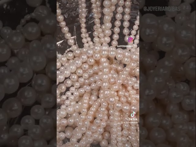 Vídeo relacionado con MLPKOI Gargantilla Gótica de Luna Creciente, Collar De Cristal De Pilar Hexagonal De 3 Piezas Collar en Capas para Mujer Accesorios De Ropa Regalo de Joyería para Mujer