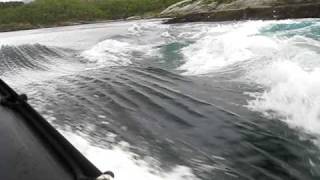 preview picture of video 'Searafting through the Saltstraumen maelstrøm close to Bodø, Norway'