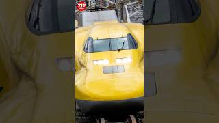 雨が上がったばかりの浜松駅でドクターイエローを撮影するとこうなる　#ドクターイエロー #東海道新幹線 #shorts