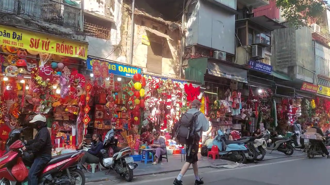 Christmas Street in Hanoi city, Vietnam | Hanoi Walking Stre…