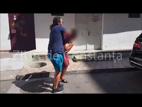 Tânăr căzut în stradă în zona Spitalului Județean Constanța. Trecătorii i-au sărit în ajutor