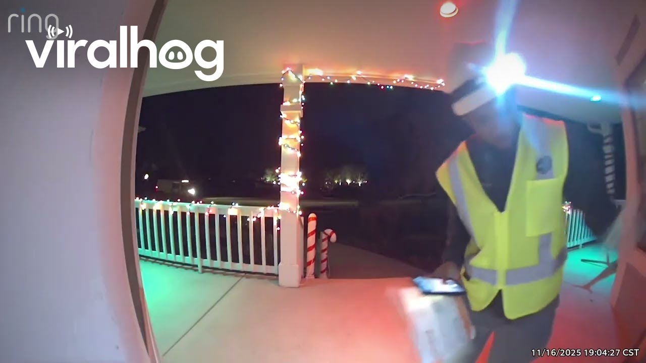 Delivery Driver Returns $25 || ViralHog