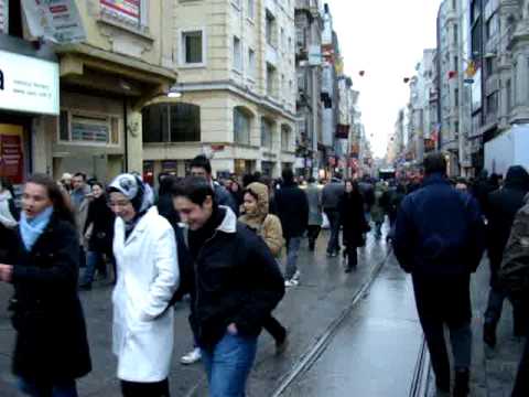 Music Of Istklial Street - Istanbul - Valentines Day 2009