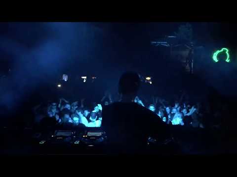 Tiga hammering the Cirez D Edit of BETON 'Directions' in Belgrade