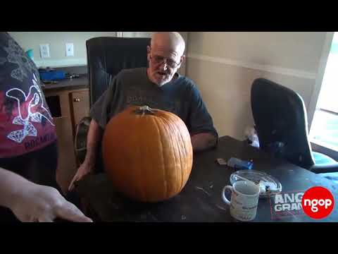 Gjyshi zevzek dhe nipcja festojn halloween