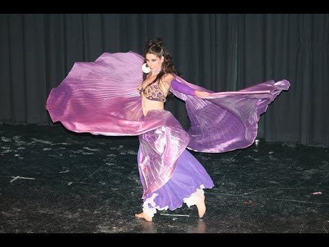 Danza del Vientre con Alas de Isis