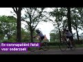 Oscar is net hersteld van corona, maar zit nu al op de fiets om geld in te zamelen