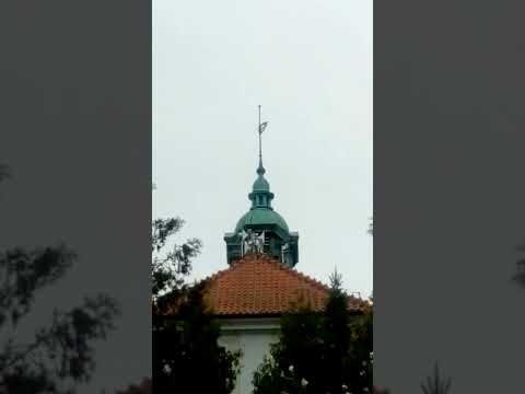 ECN600 SIRENEN AUFNAHME AUF DEM DACH VOM Rathaus in Mragowo in Bundesland Emsland-Massuren in Polen.