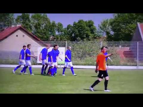 Ani Ronaldo by se za tenhle gól nemusel stydět.