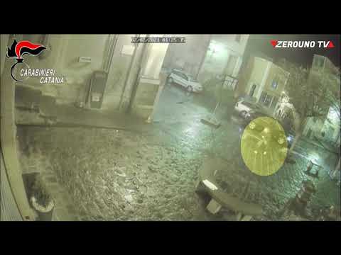 Bronte CT, due ragazzi minacciano con un fucile il titolare di un bar perché non gli dà da bere