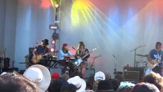 Angus &amp; Julia Stone - Little Whiskey (Live at Lollapalooza)
