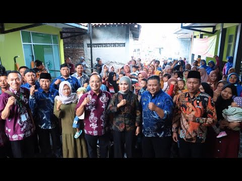 Penyaluran bantuan pangan di Baledesa Sidorejo