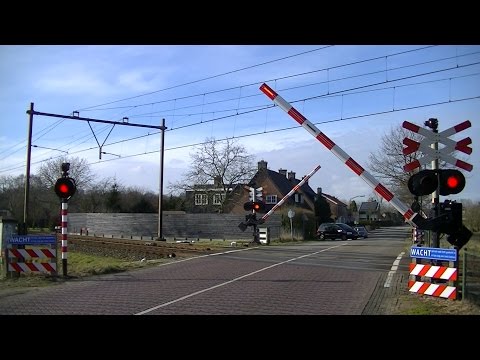 Spoorwegovergang Helvoirt // Dutch railroad crossing