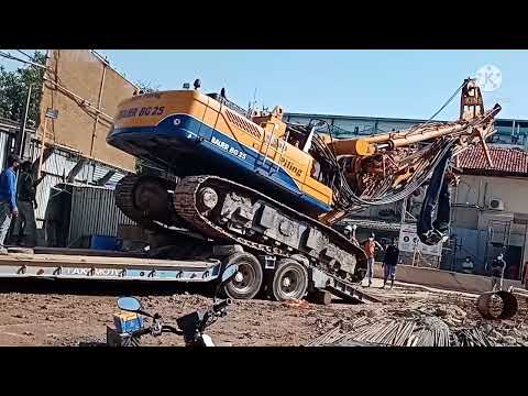 BAUER BG 25 loading low bed trailer #bauer #rotary #drilling