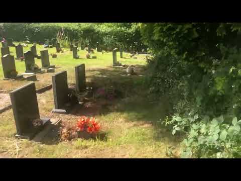 Gary Holton Wayne from Auf Weidersehen Pet buried in Maesgwastad Cemetery Welshpool Top of The Hill.