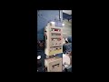 Riproduci video