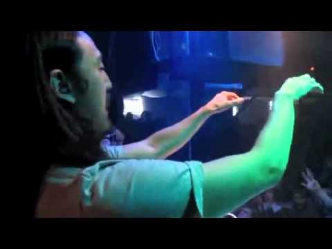 Steve Aoki playing Armand Van Helden & Steve Aoki's new single 'Brrrat!' in RUSSIA